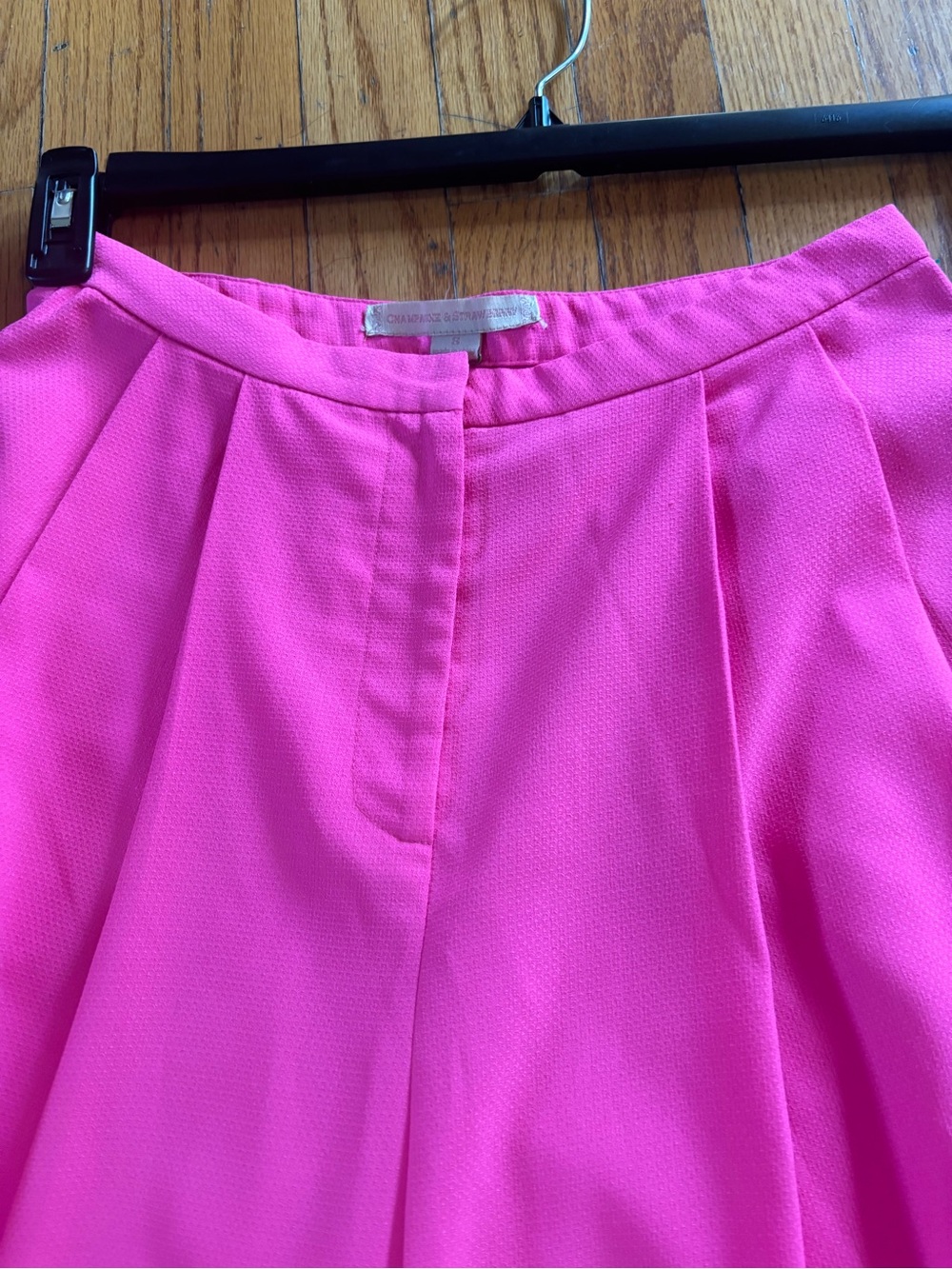 High-Rise Wide-Leg Culotte Pants in Vibrant Pink - Picture 4 of 8